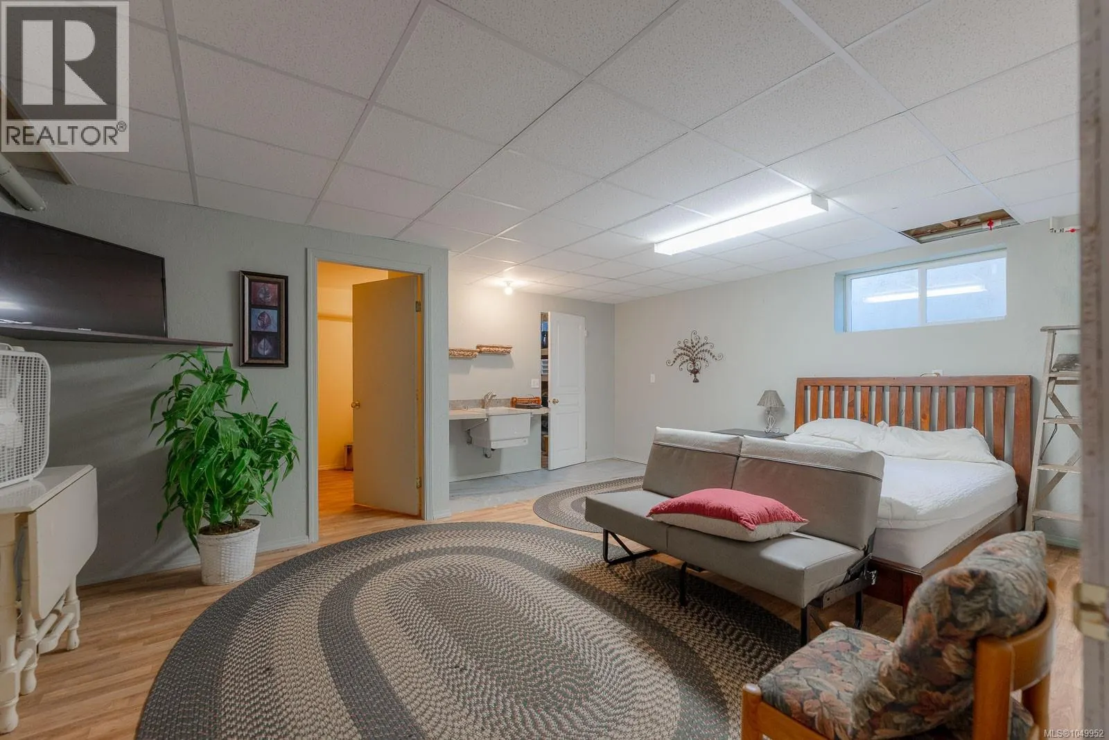 1085 Tara Cres