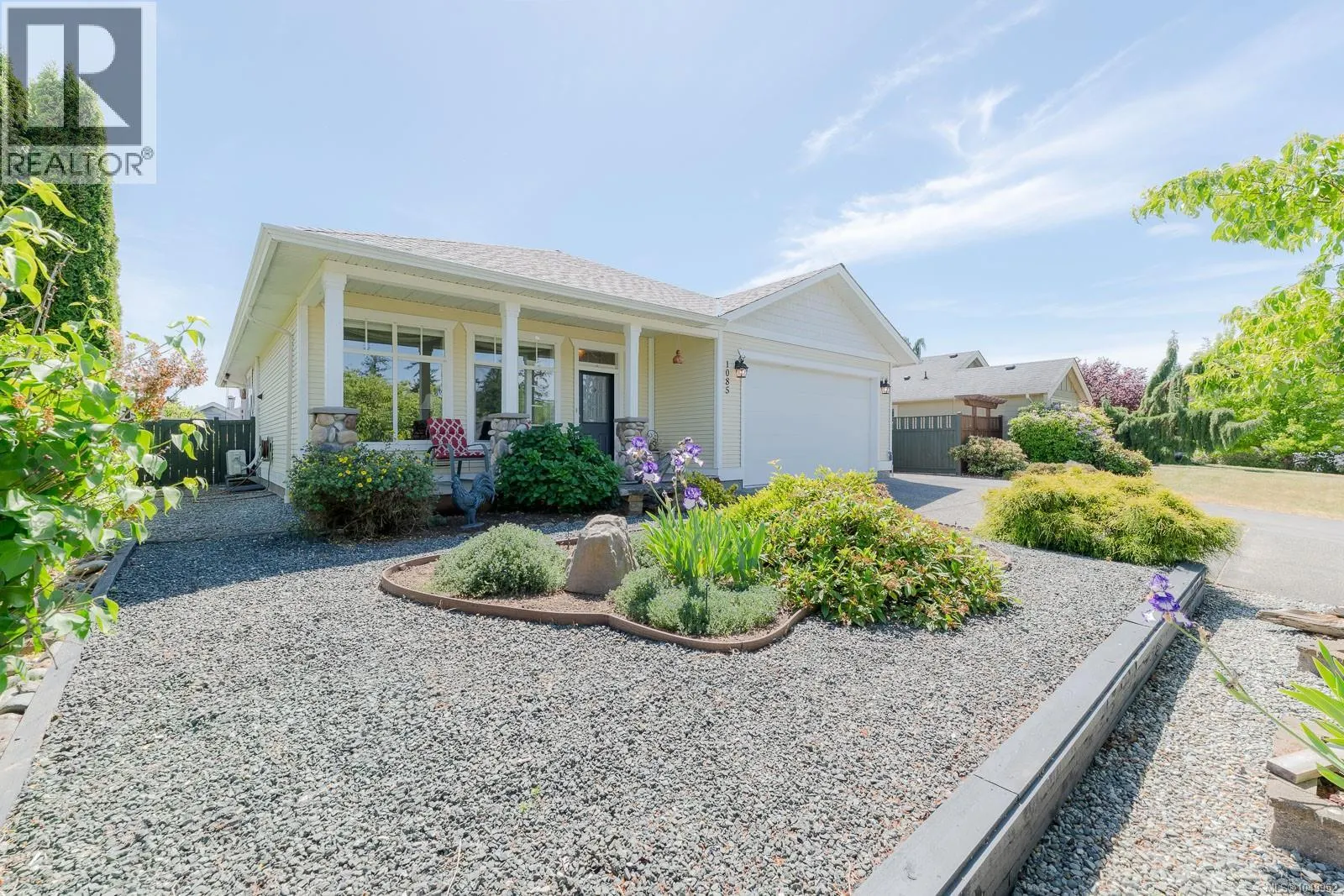 1085 Tara Cres