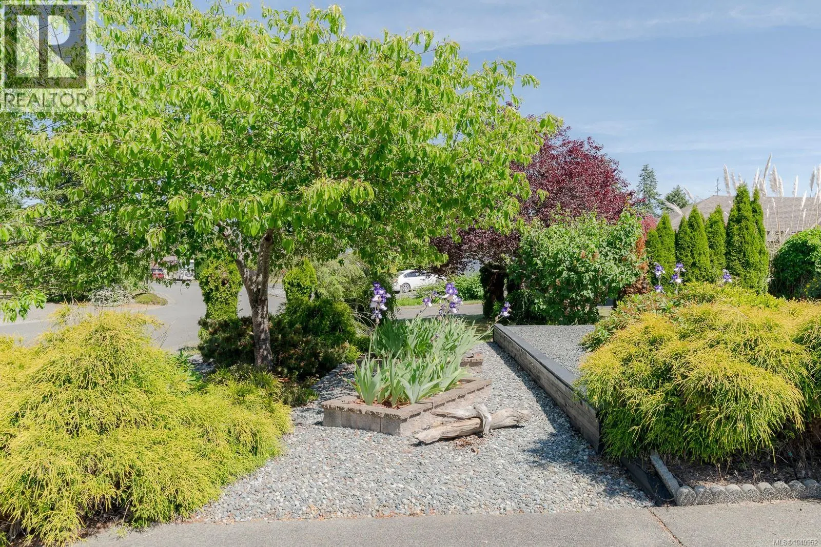1085 Tara Cres