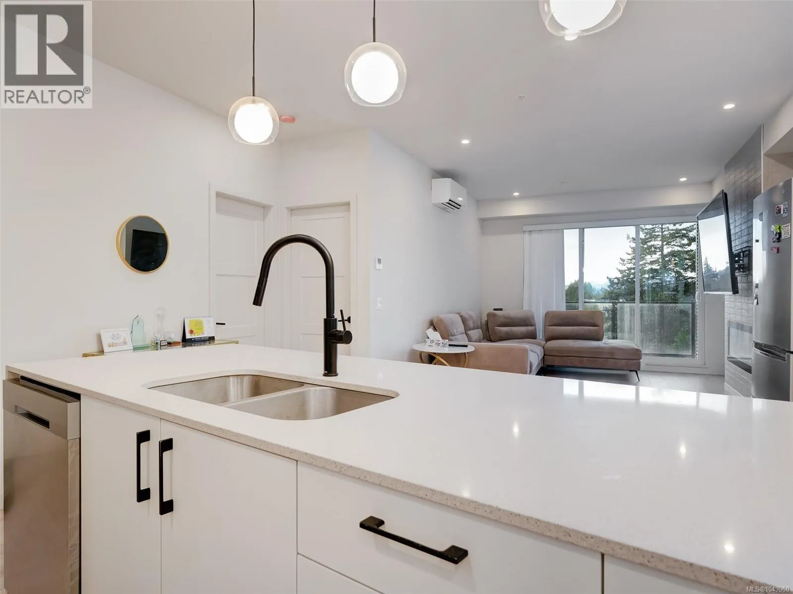 310 958 Pharoah Mews
