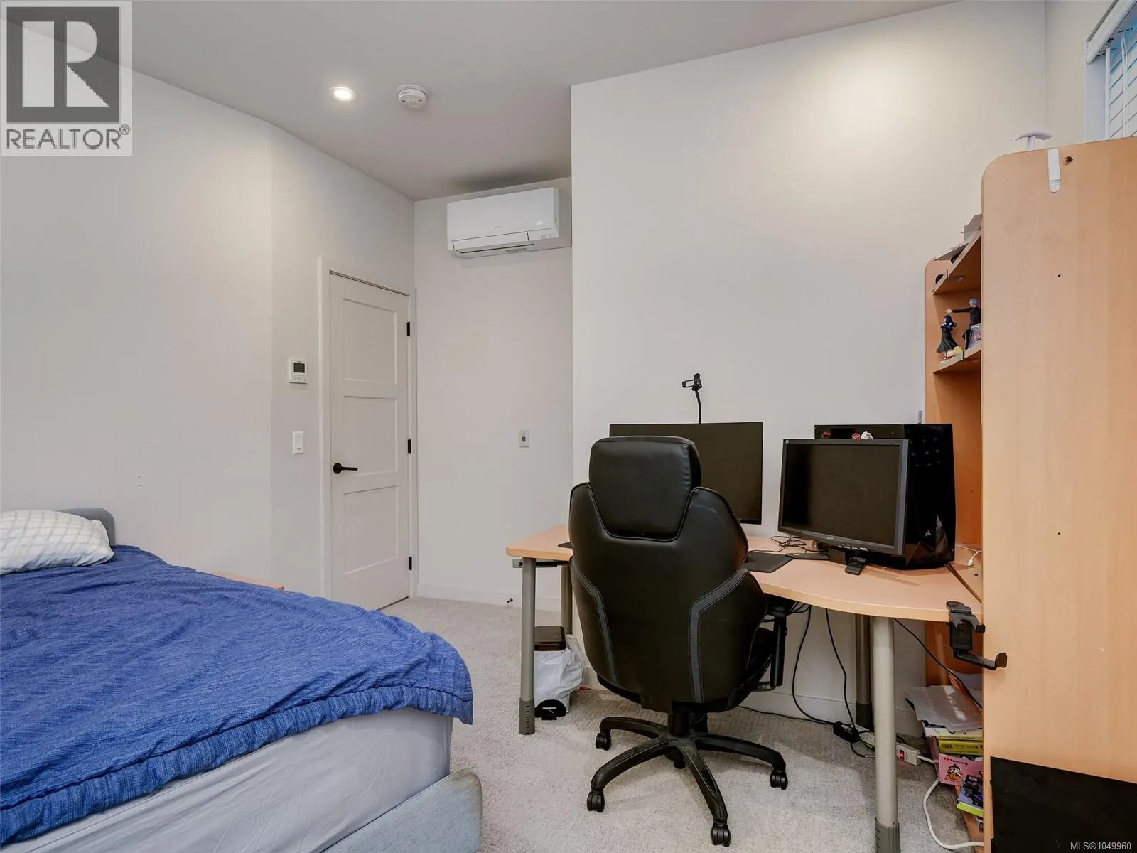 310 958 Pharoah Mews