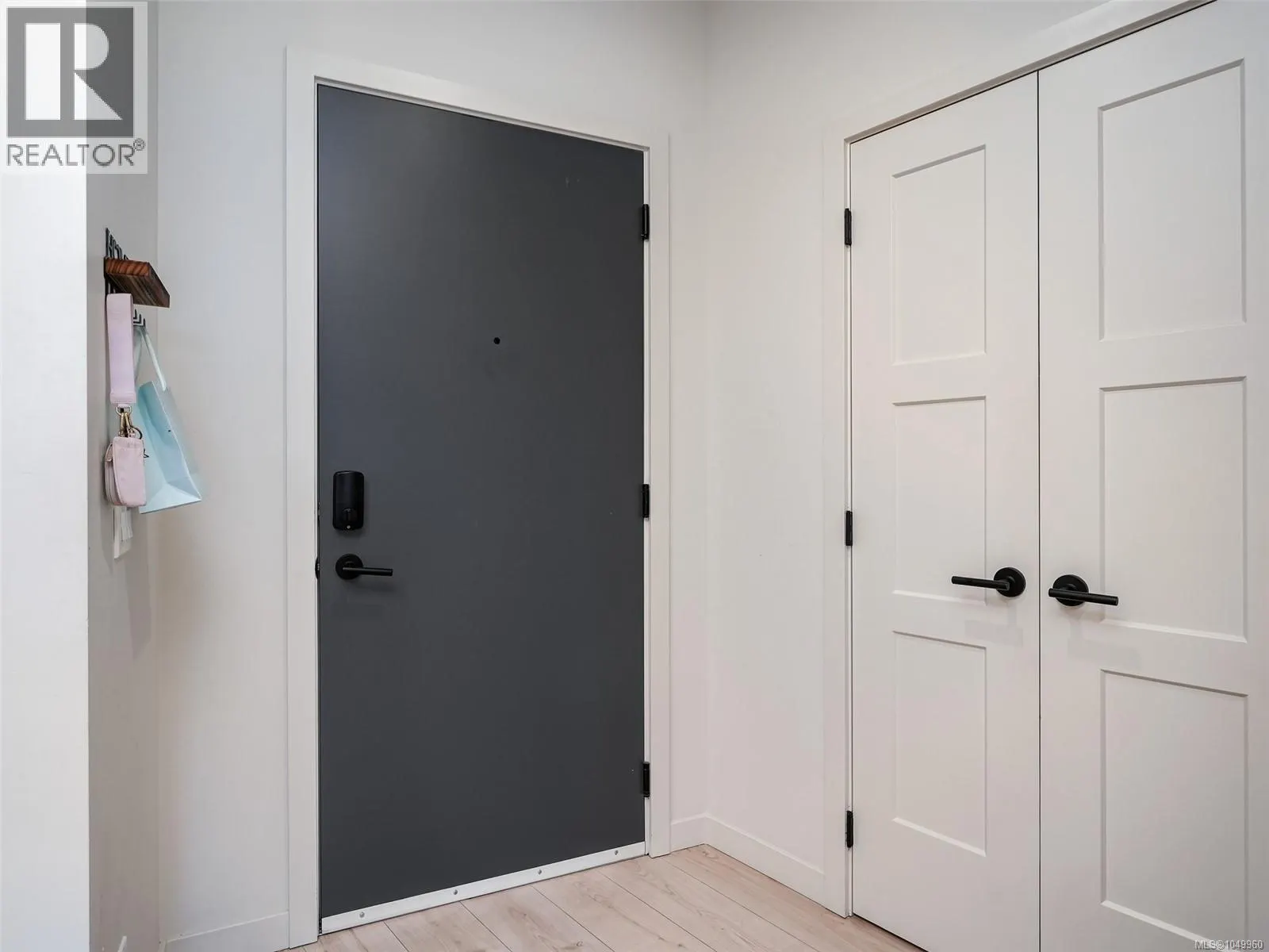 310 958 Pharoah Mews