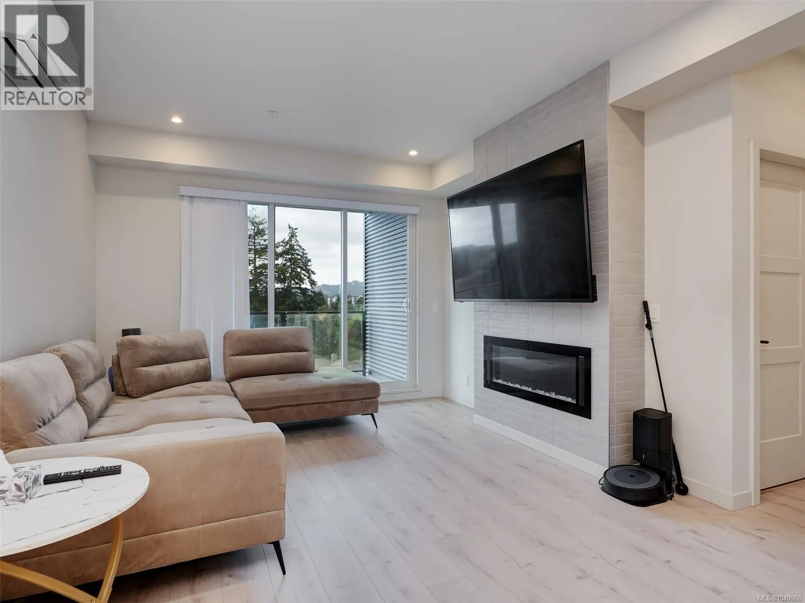 310 958 Pharoah Mews