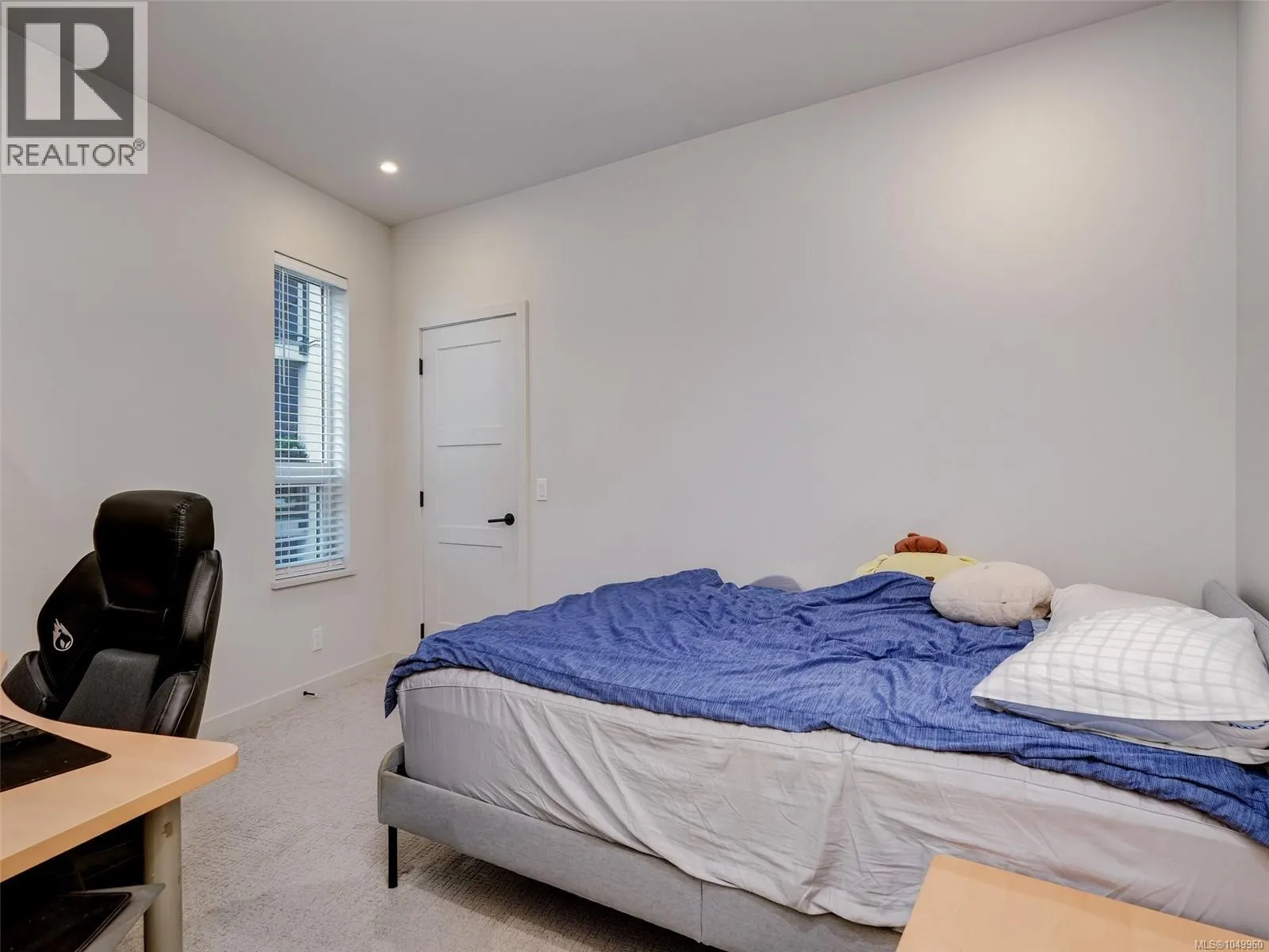 310 958 Pharoah Mews