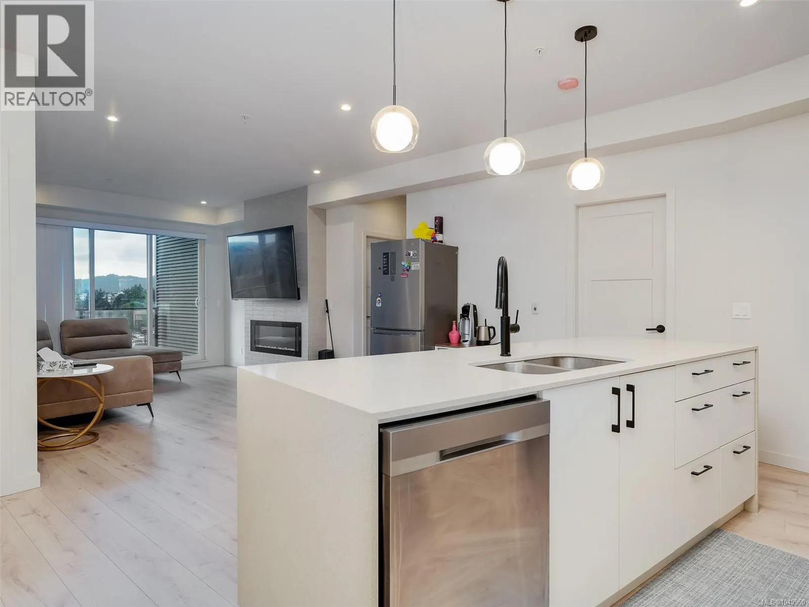 310 958 Pharoah Mews