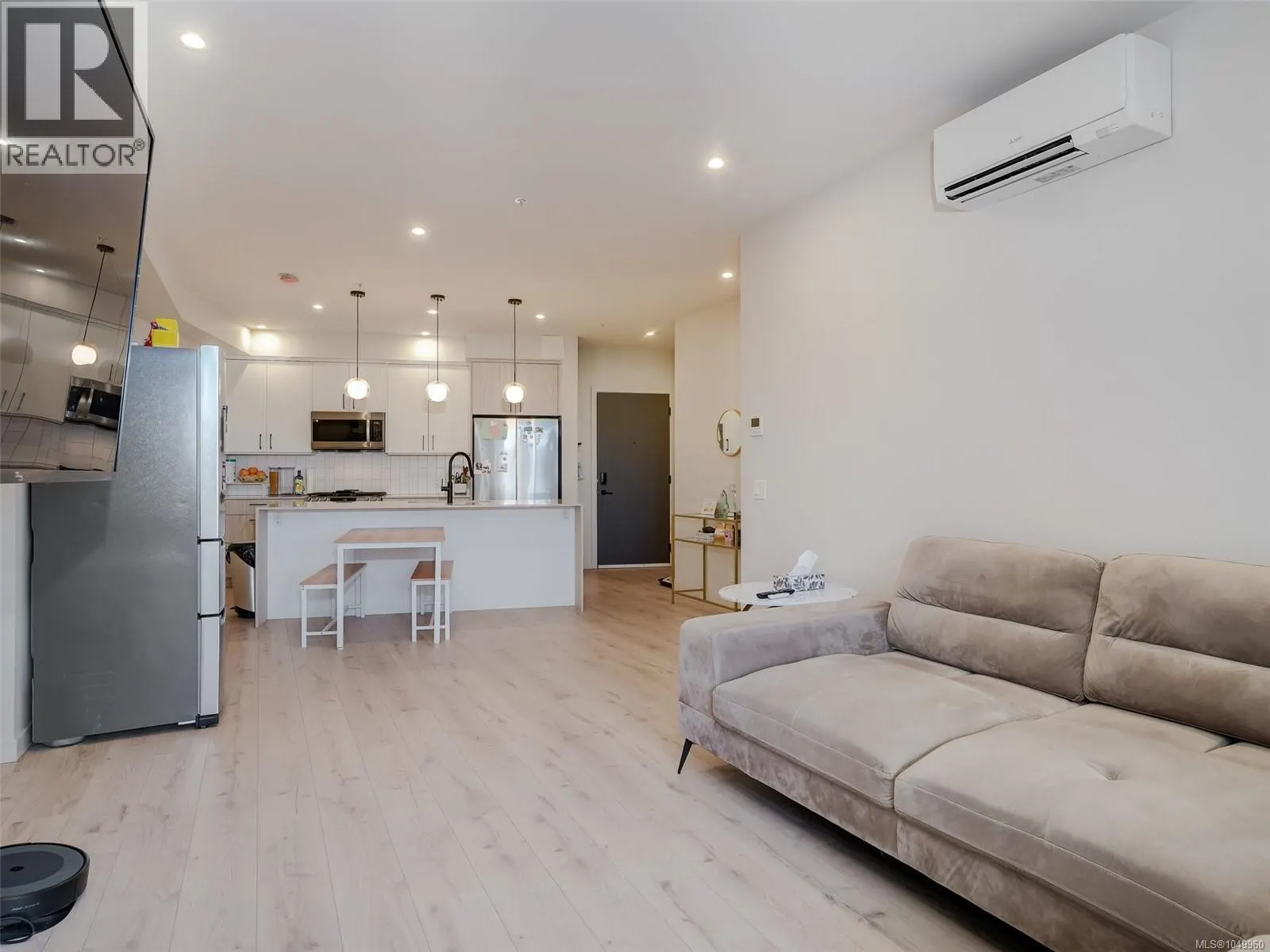 310 958 Pharoah Mews