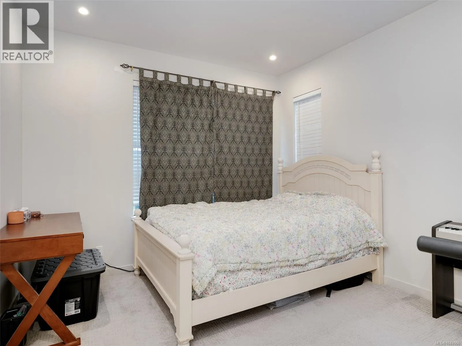 310 958 Pharoah Mews