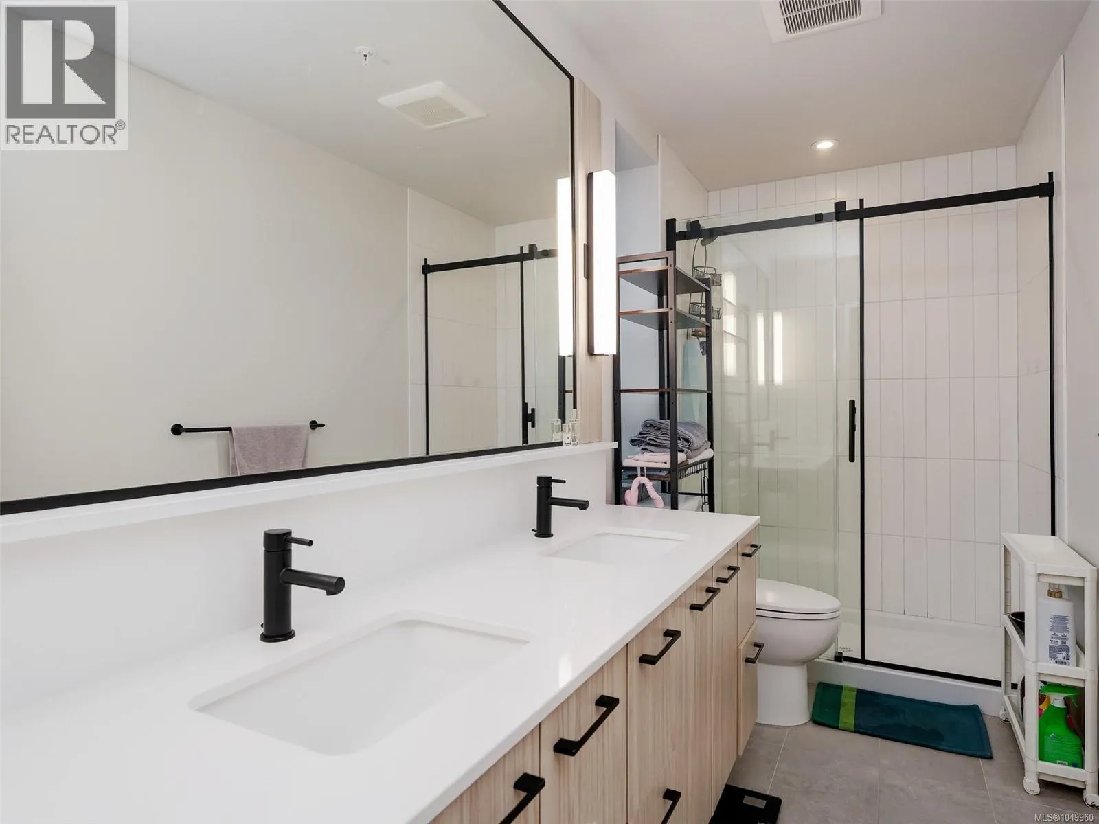 310 958 Pharoah Mews