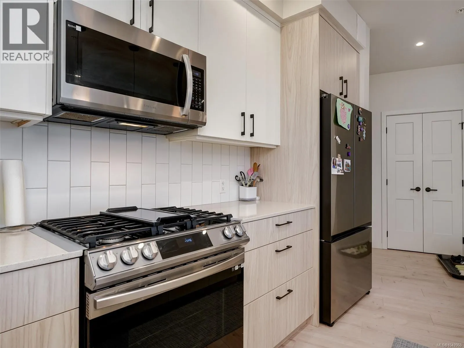 310 958 Pharoah Mews