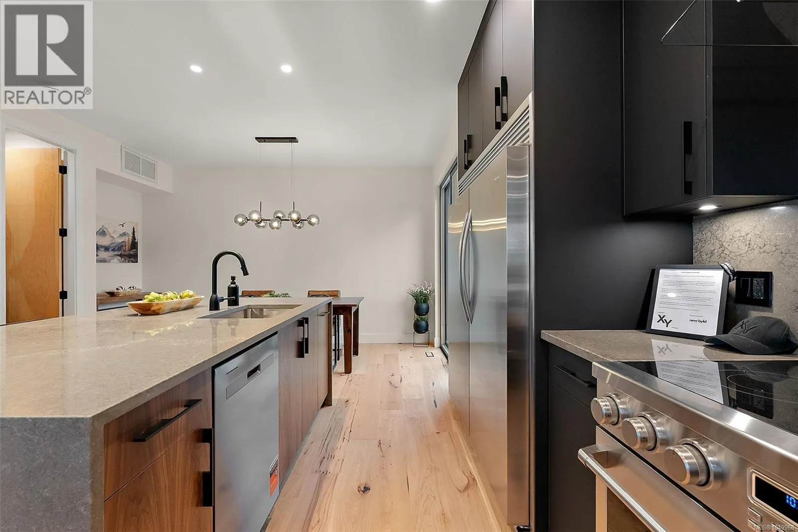 1 2215 Greenlands Rd