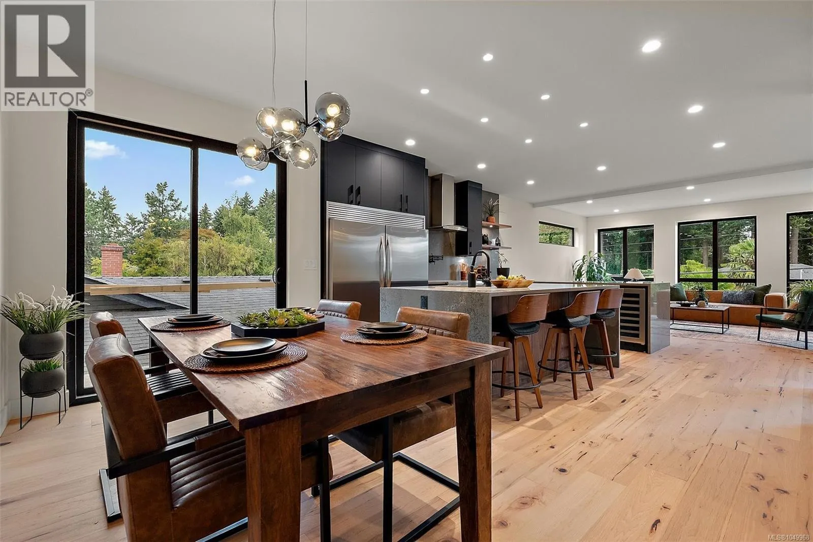 1 2215 Greenlands Rd