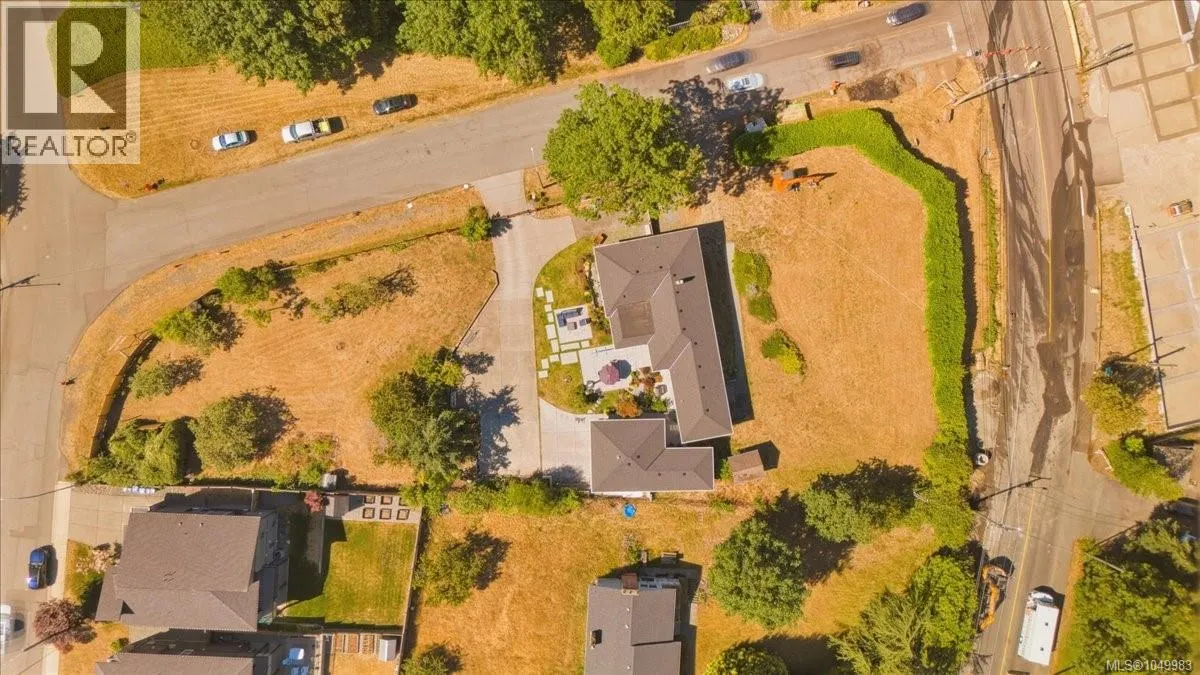 2565 Departure Bay Rd