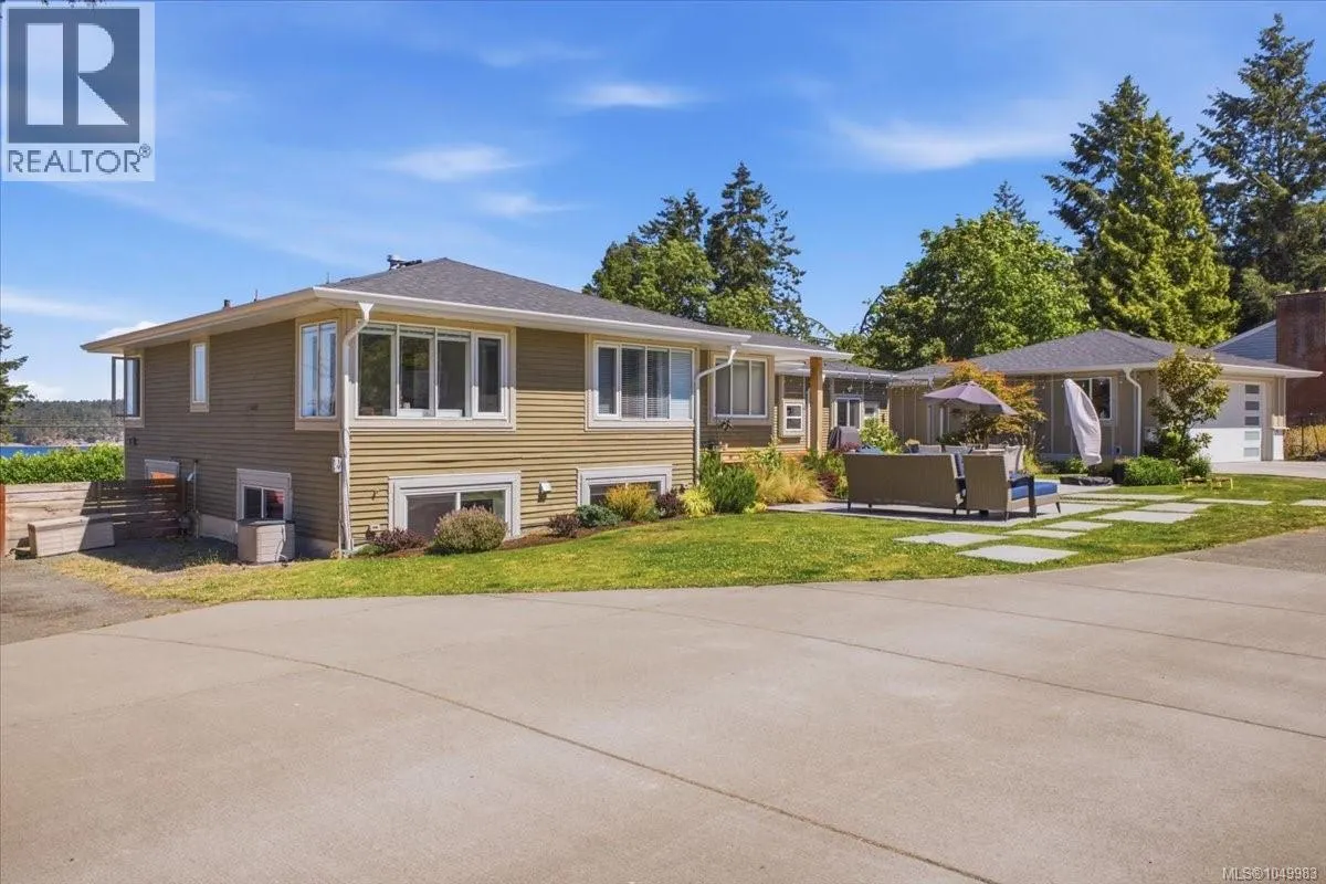 2565 Departure Bay Rd