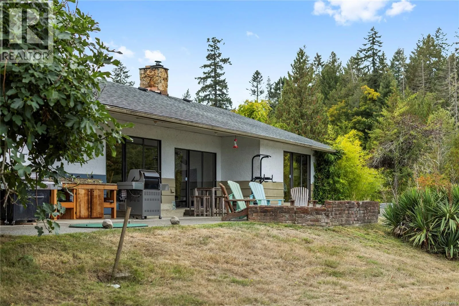 899,875 Andreef Rd