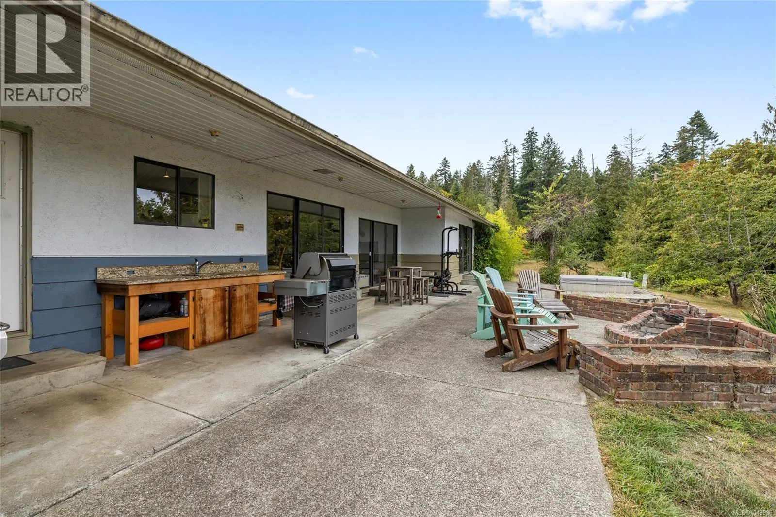 899,875 Andreef Rd