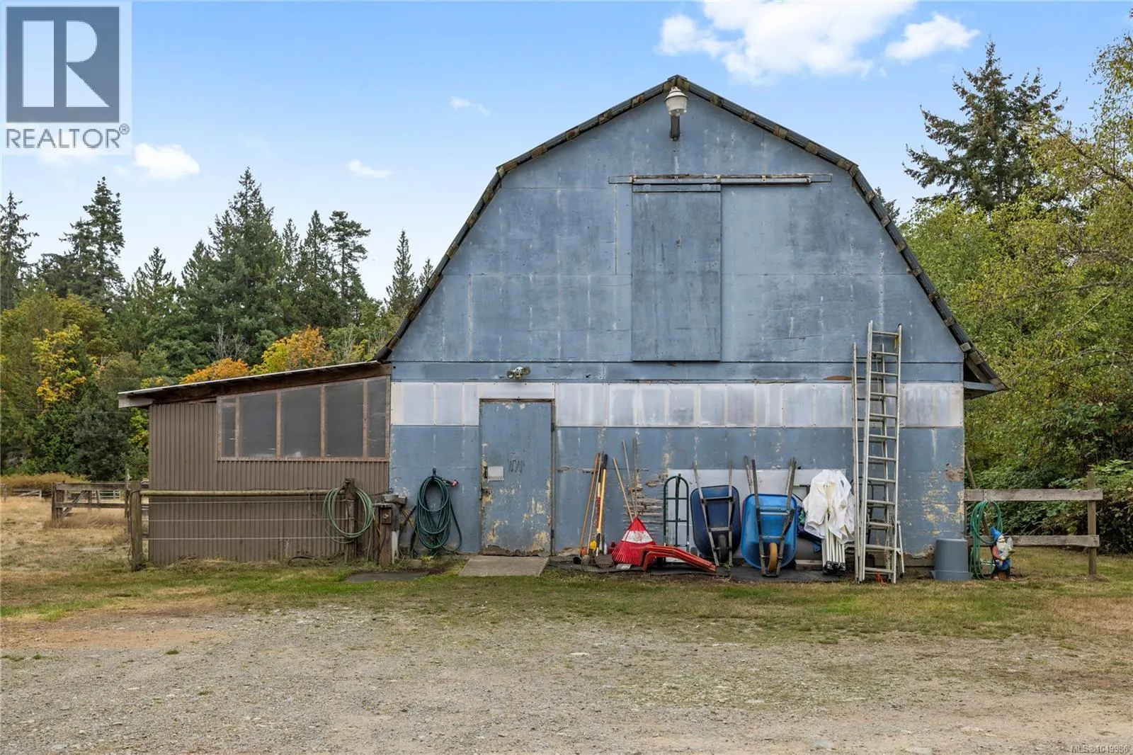 899,875 Andreef Rd