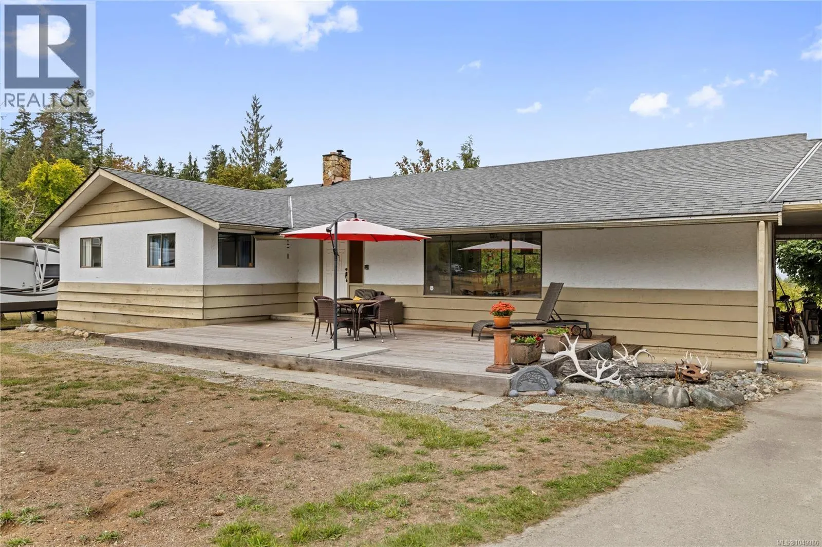 899,875 Andreef Rd