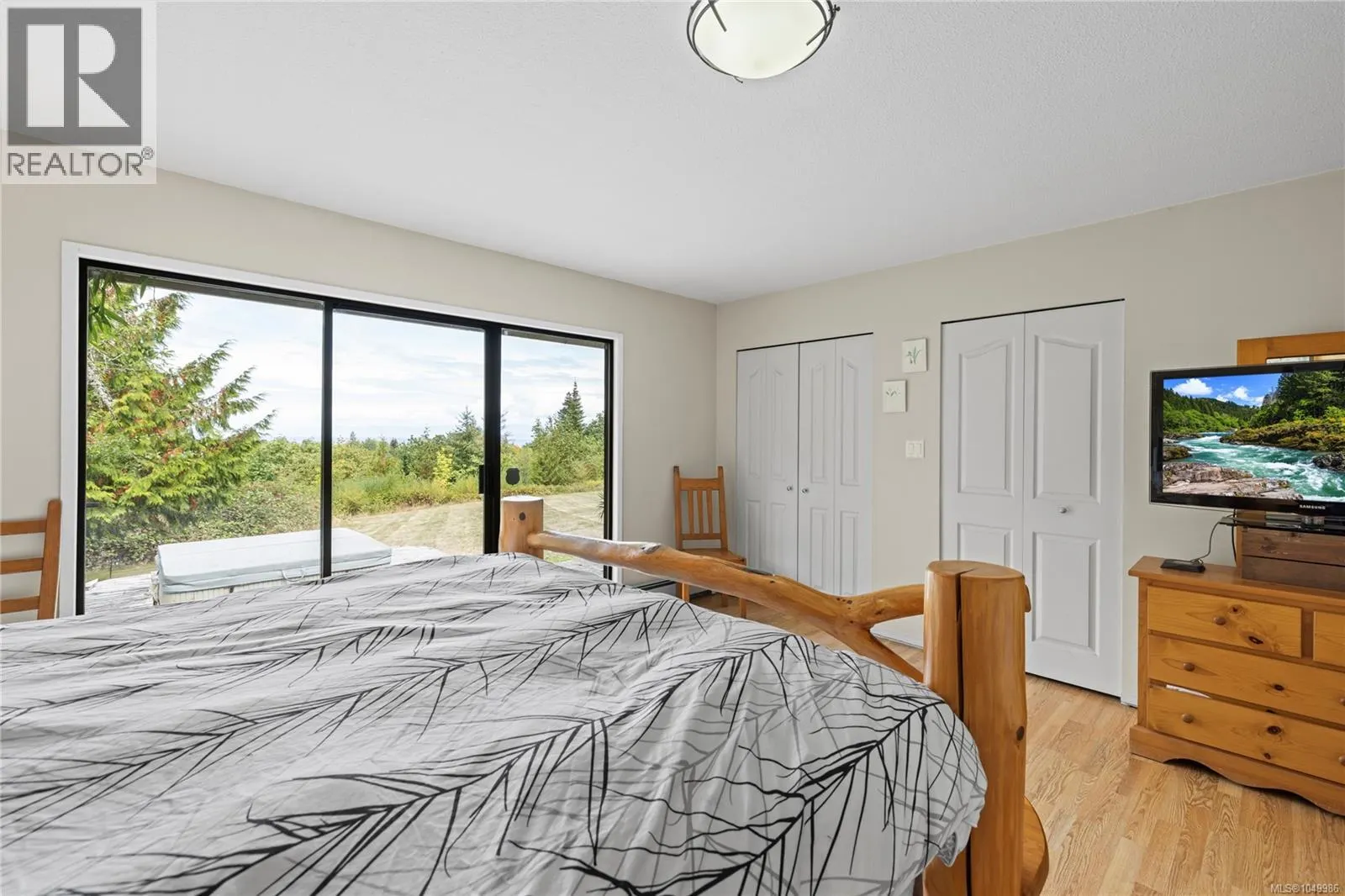 899,875 Andreef Rd