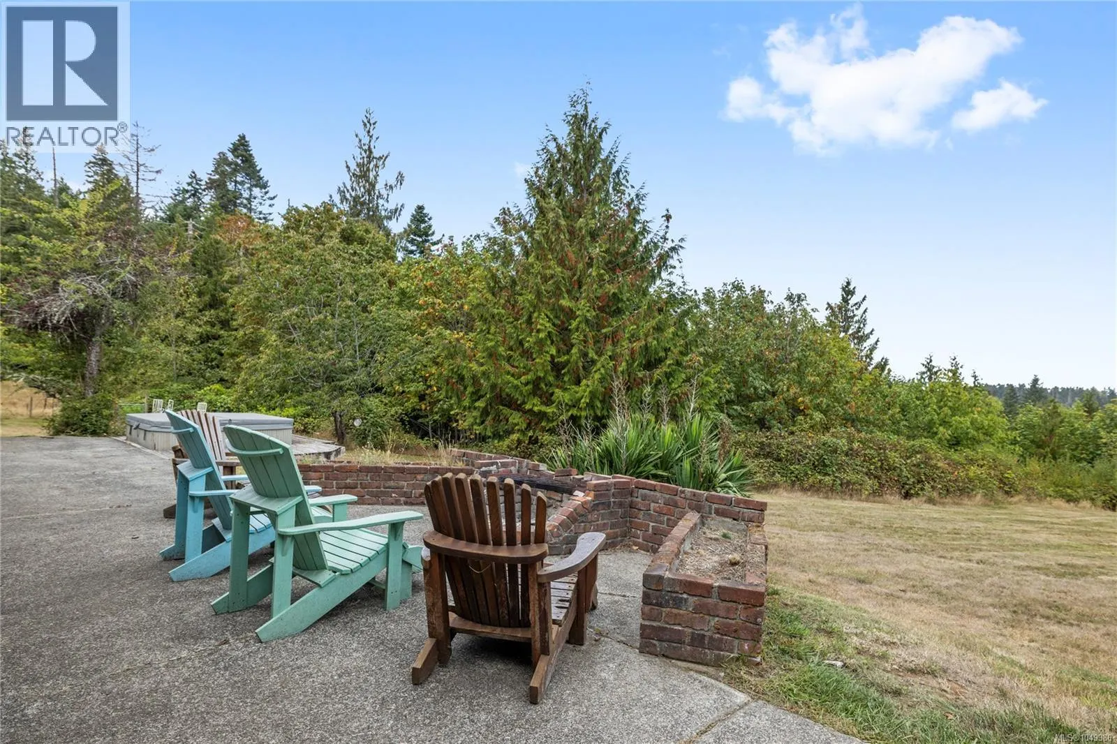 899,875 Andreef Rd