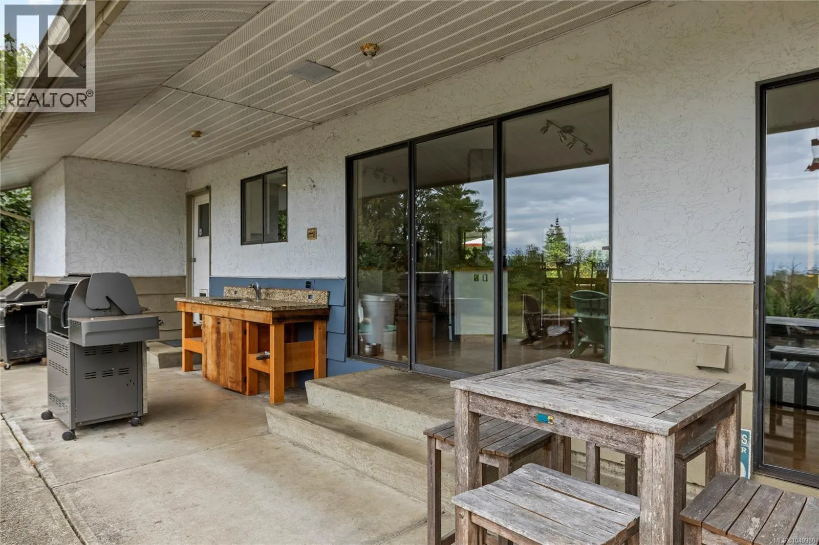 899,875 Andreef Rd