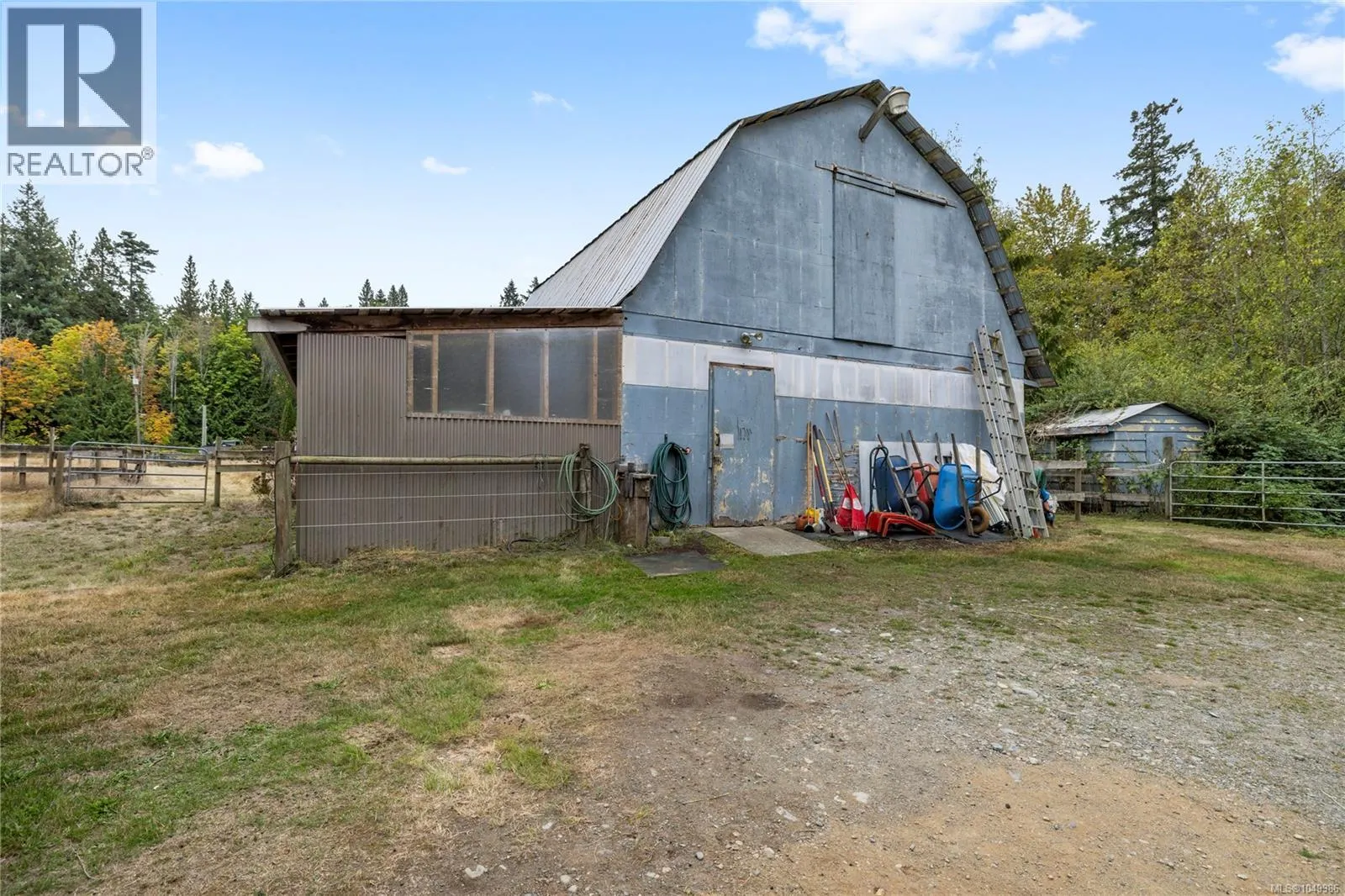 899,875 Andreef Rd
