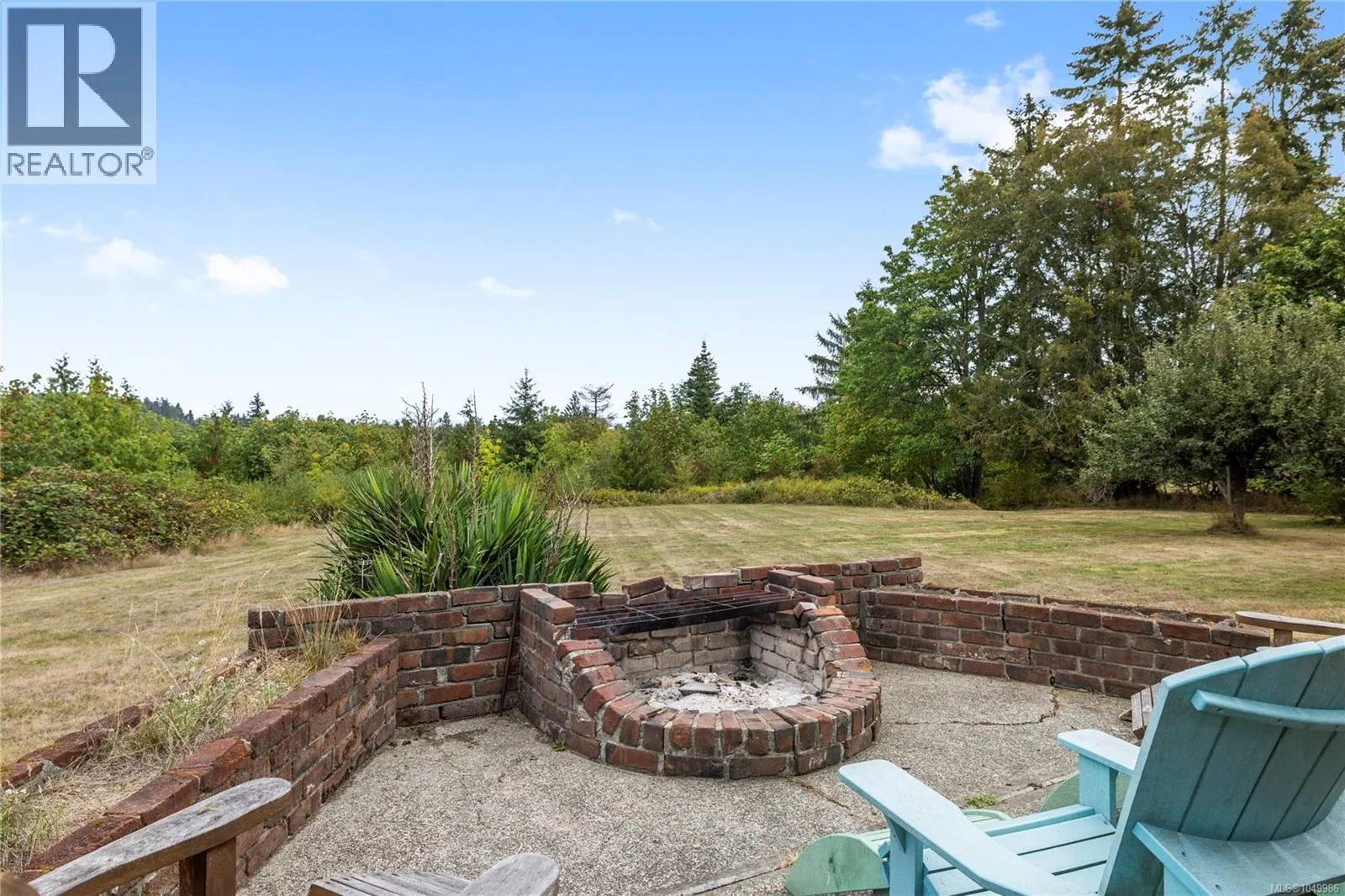 899,875 Andreef Rd