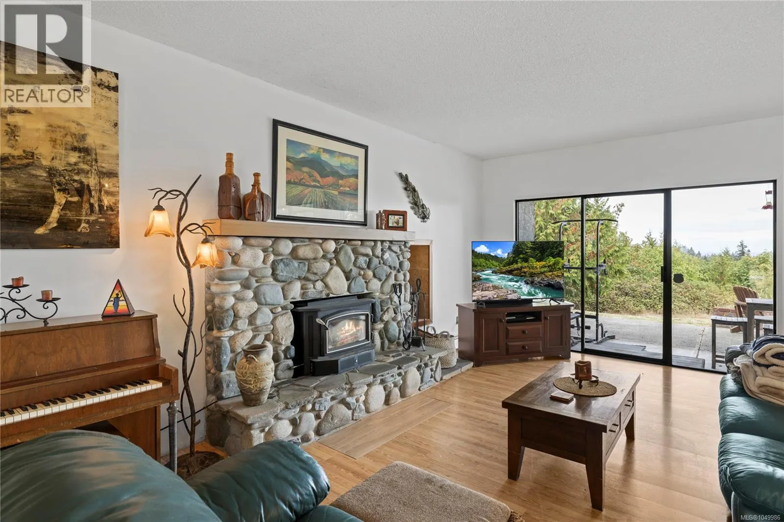 899,875 Andreef Rd