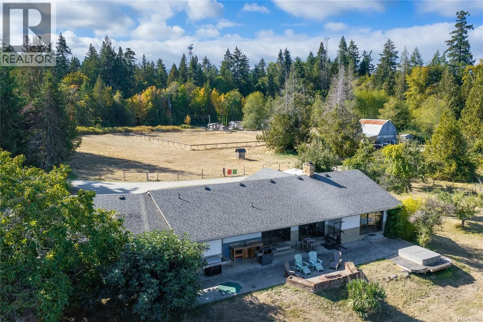899,875 Andreef Rd