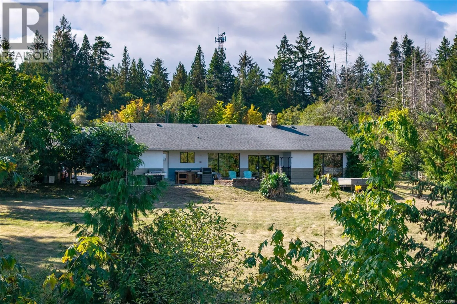 899,875 Andreef Rd
