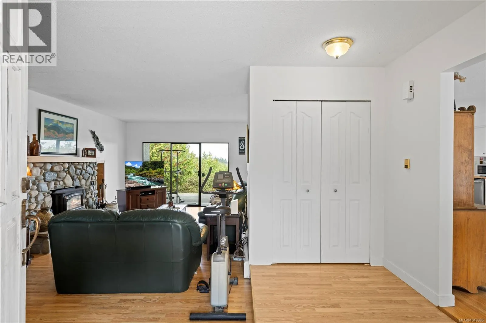 899,875 Andreef Rd