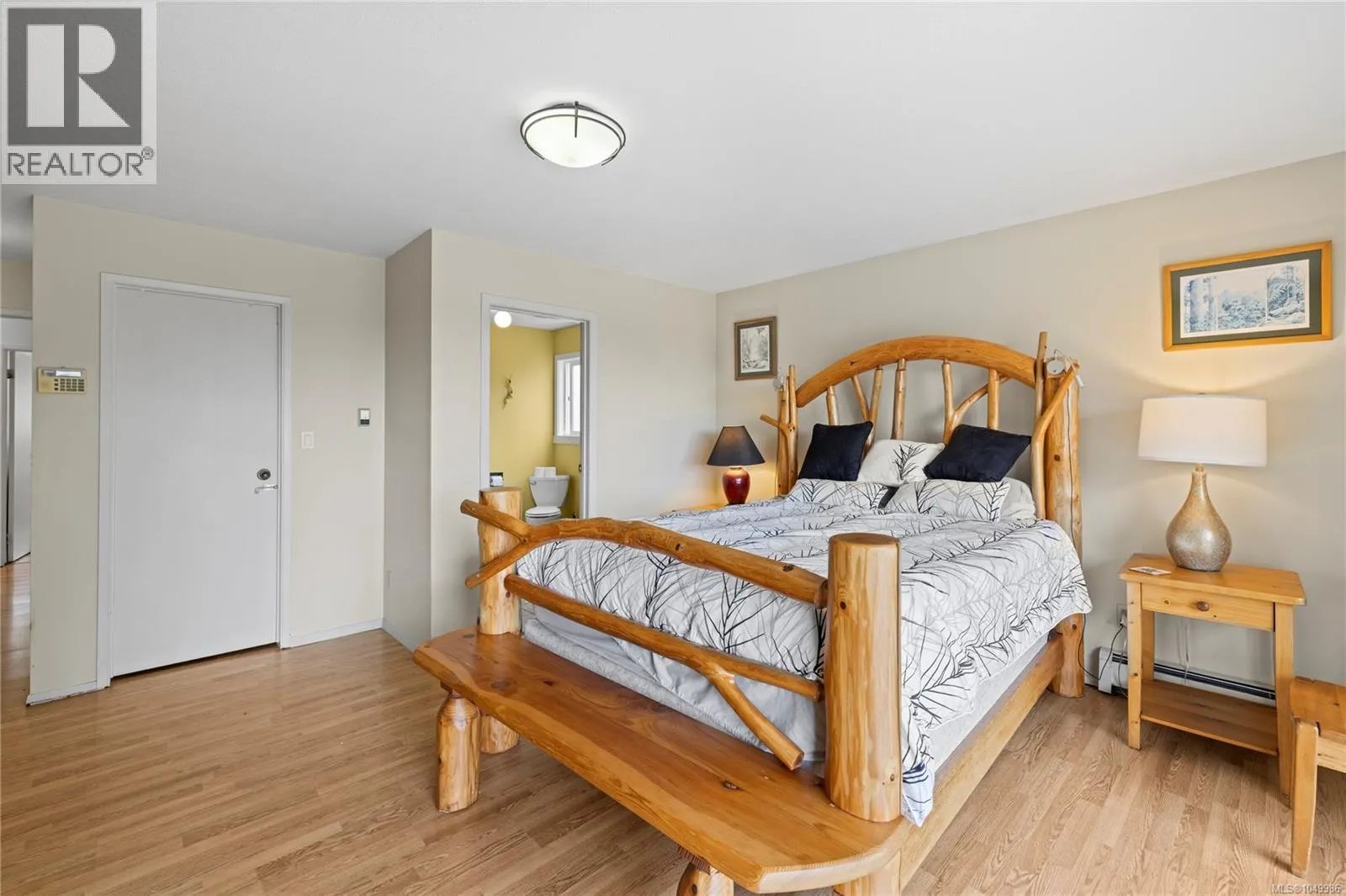 899,875 Andreef Rd