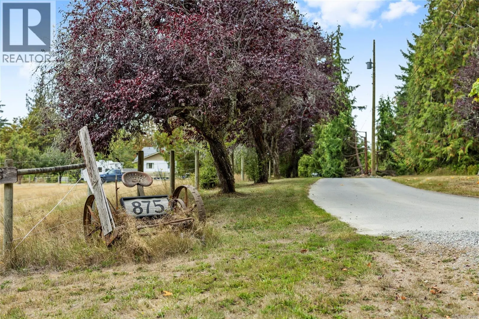 899,875 Andreef Rd