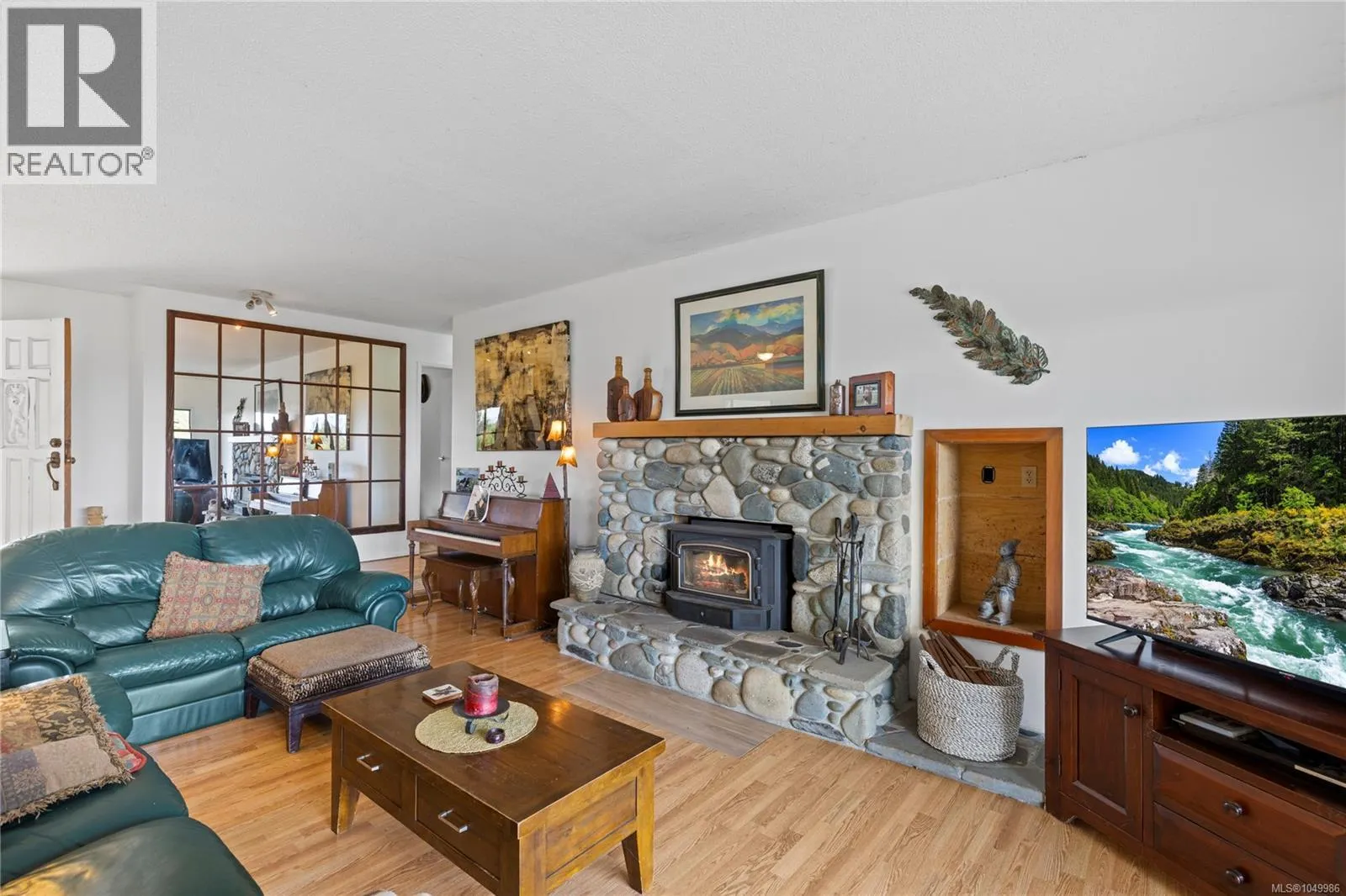 899,875 Andreef Rd
