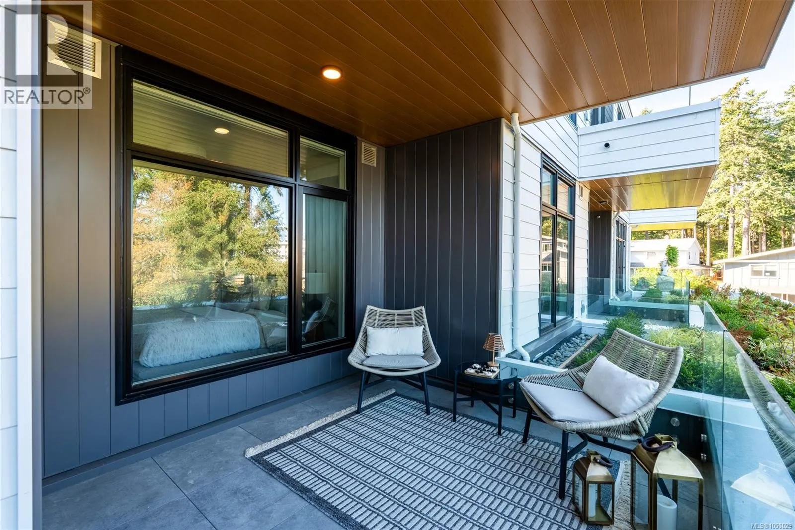 201 5229 Cordova Bay Rd