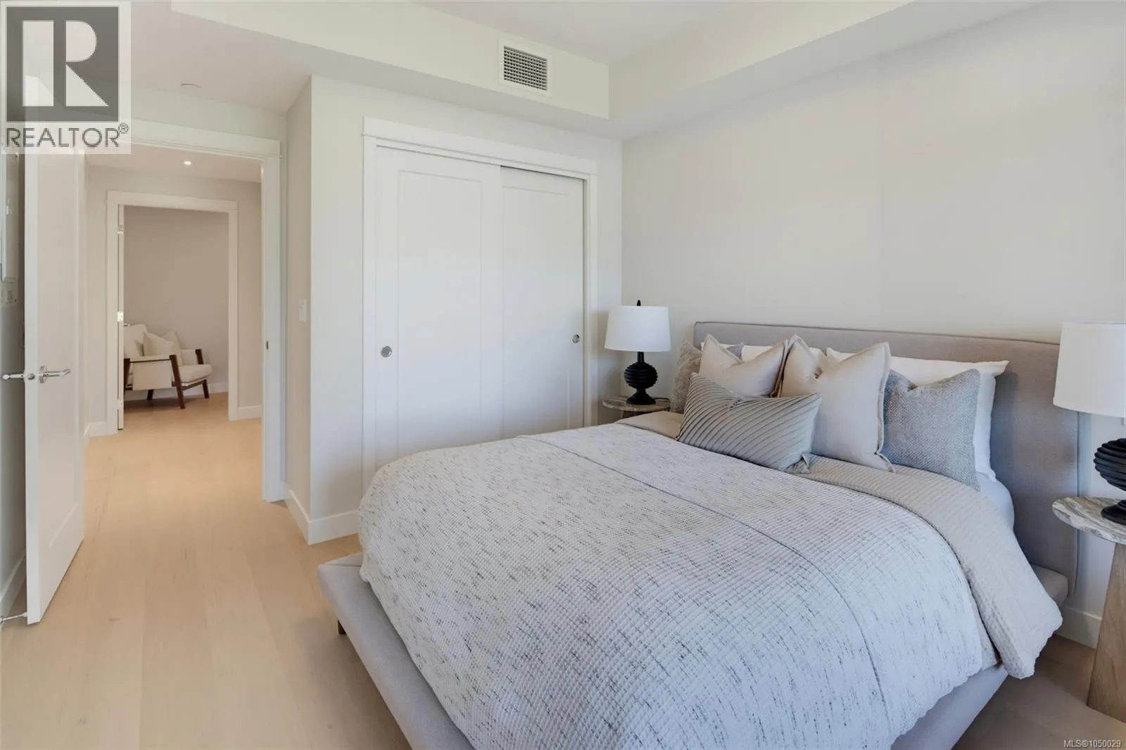 201 5229 Cordova Bay Rd