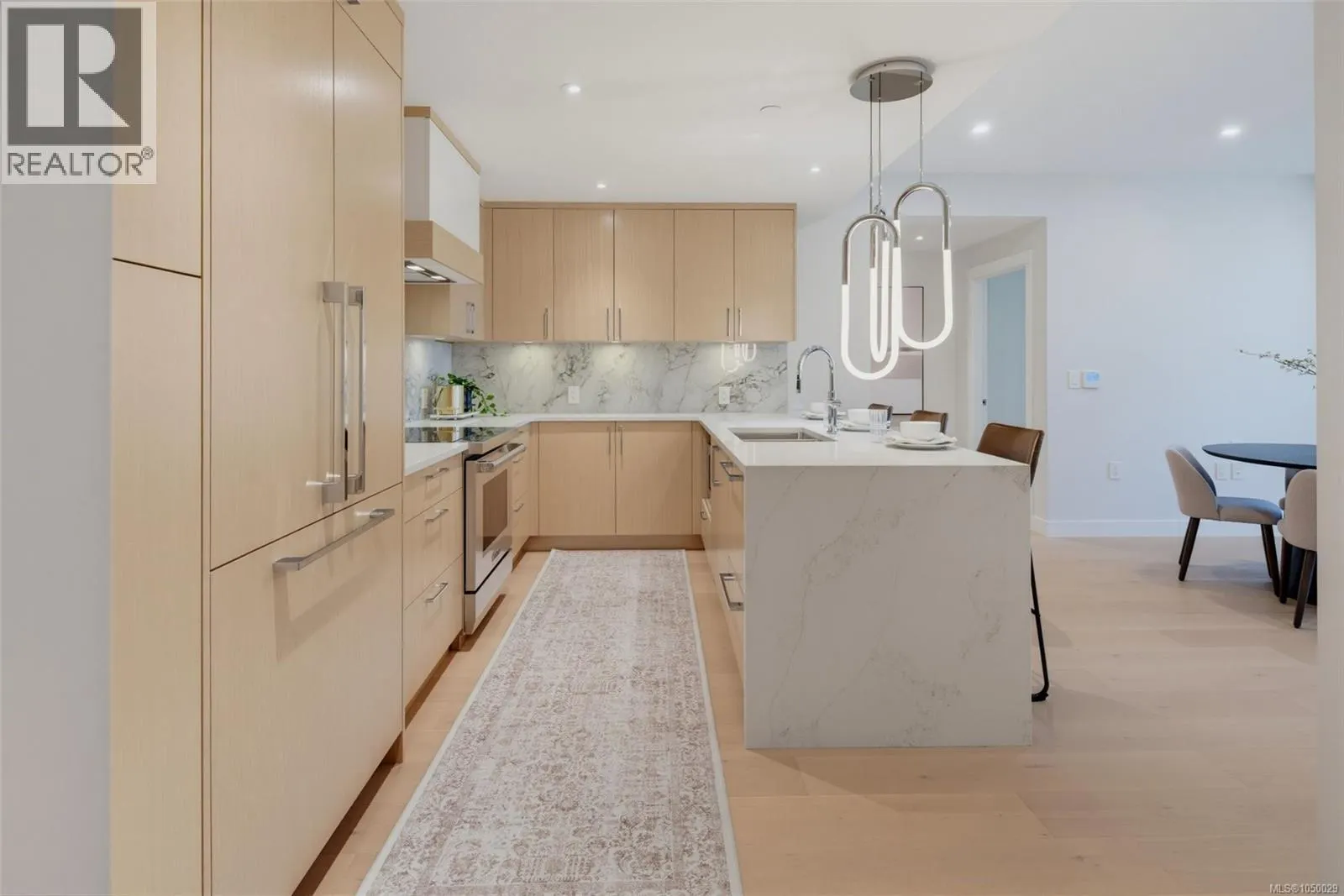 201 5229 Cordova Bay Rd