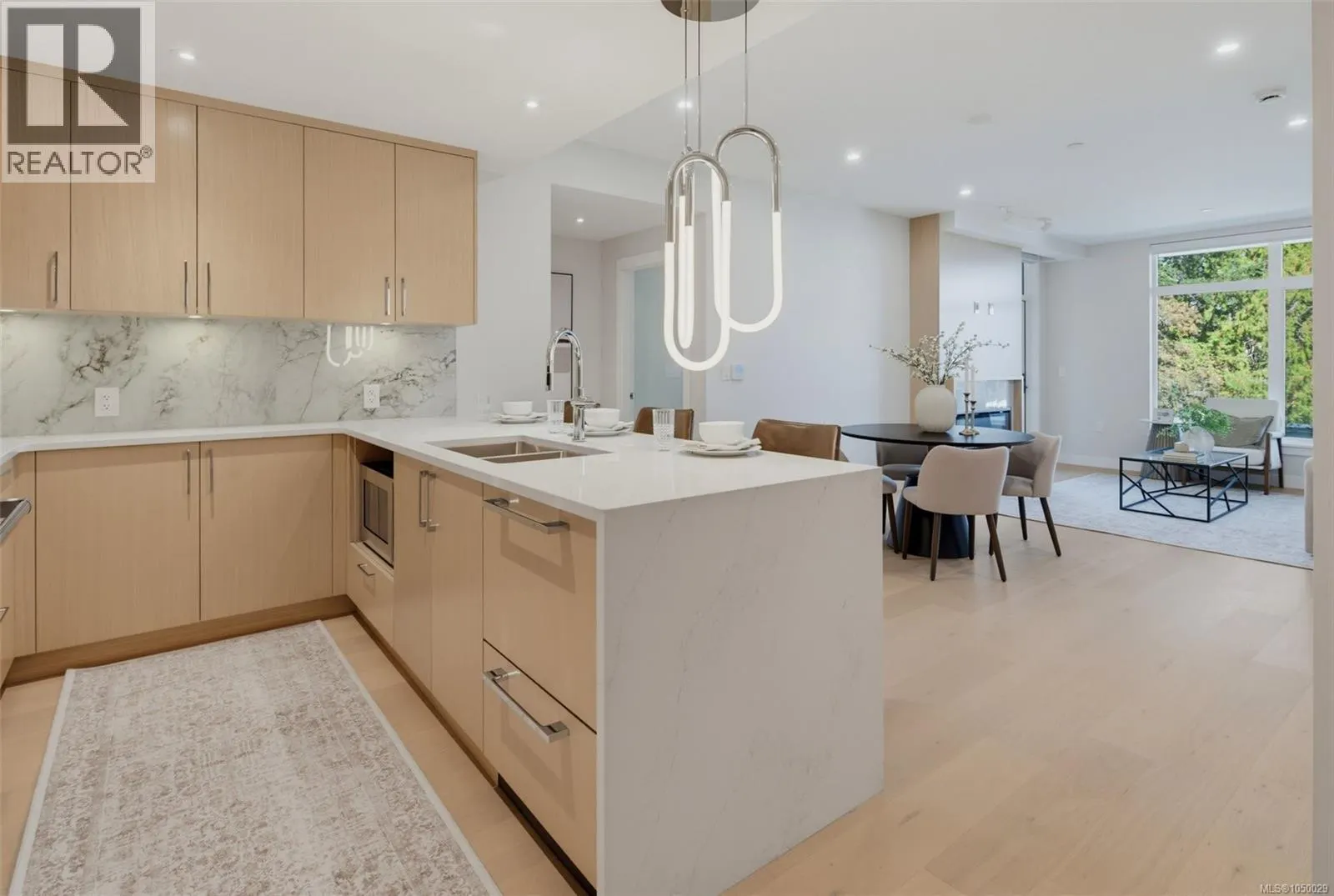 201 5229 Cordova Bay Rd