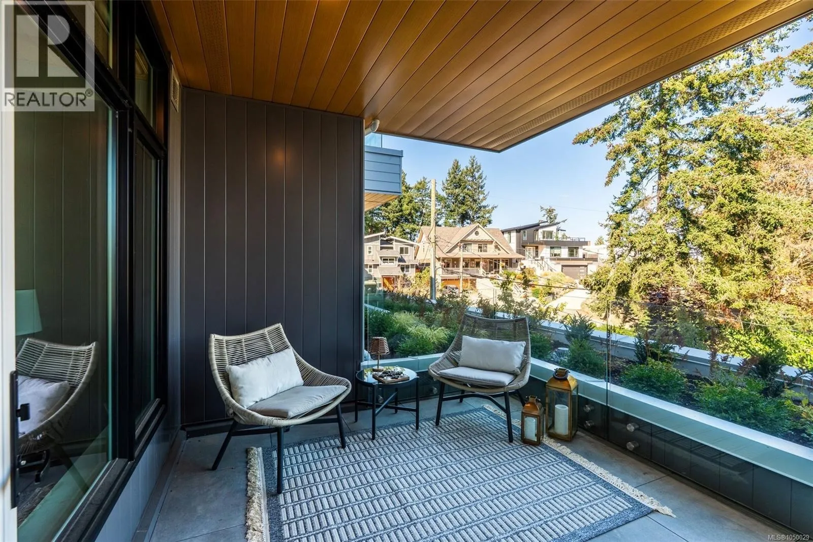201 5229 Cordova Bay Rd