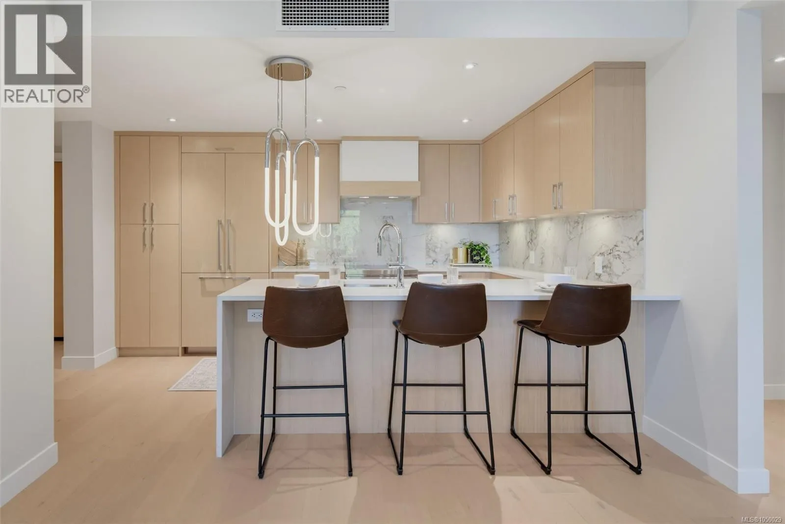 201 5229 Cordova Bay Rd