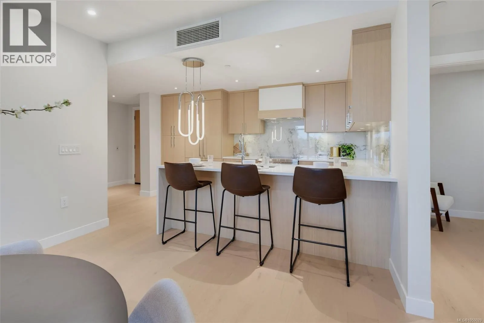 201 5229 Cordova Bay Rd