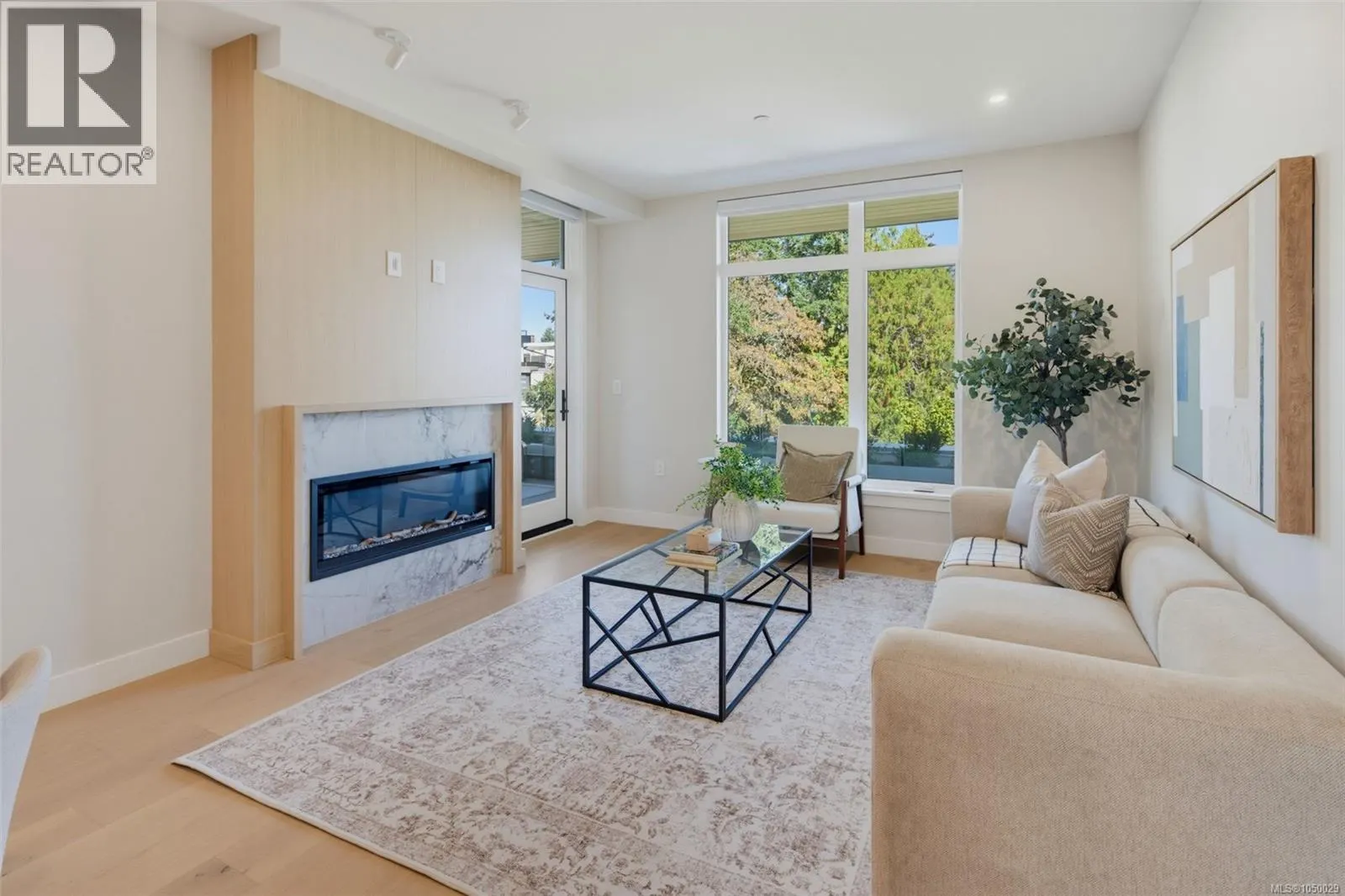 201 5229 Cordova Bay Rd
