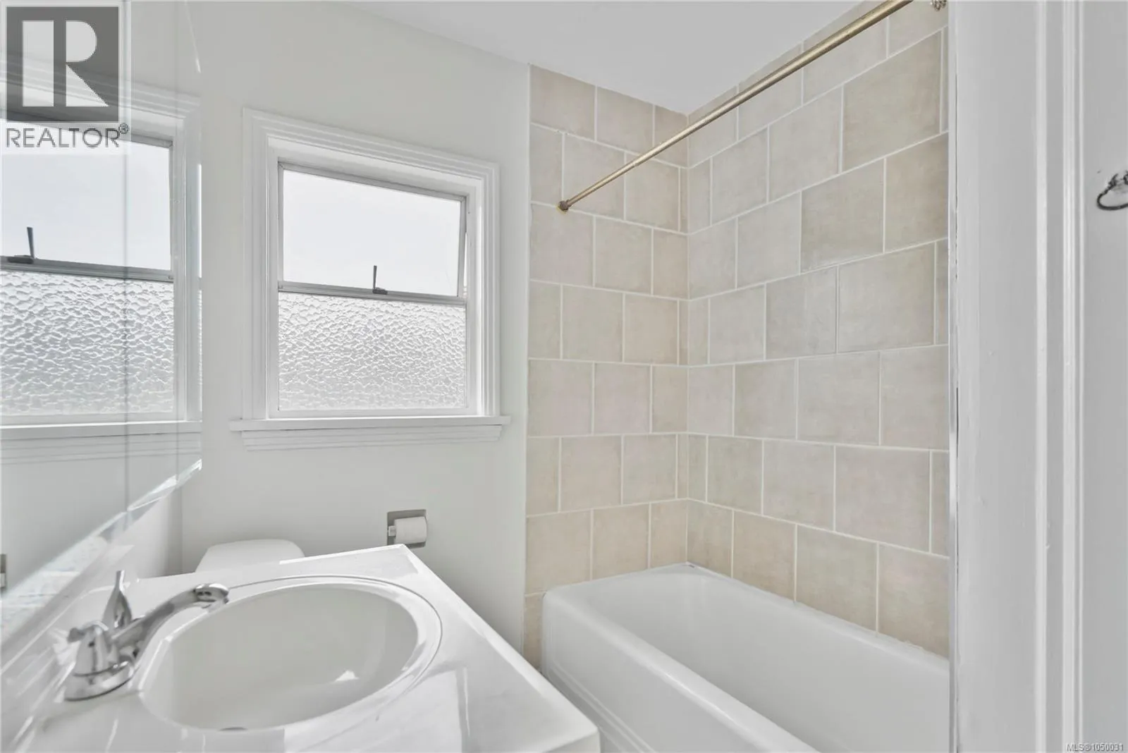 552 Davida Ave
