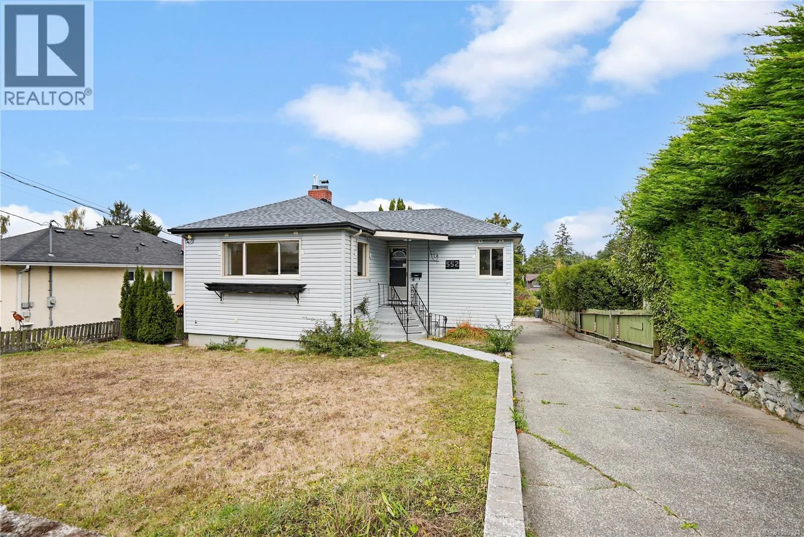 552 Davida Ave