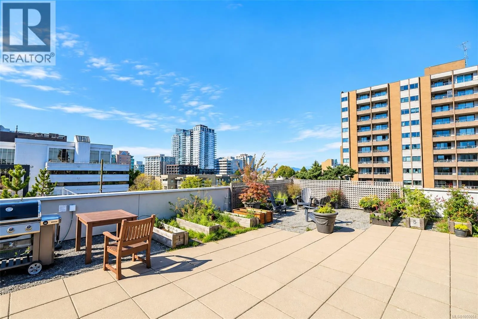 209 1602 Quadra St