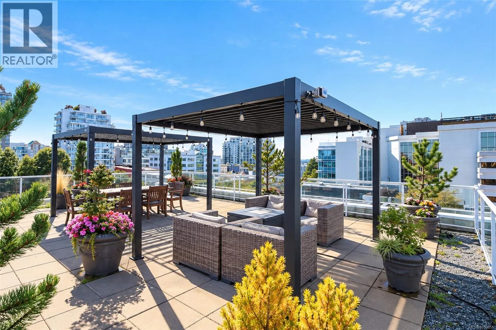 209 1602 Quadra St