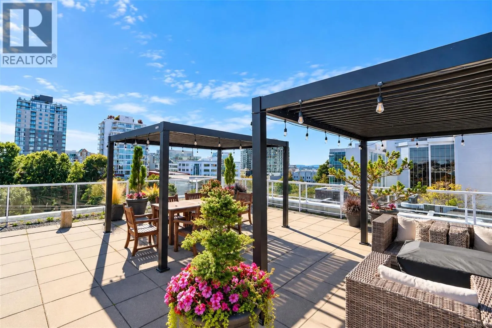 209 1602 Quadra St