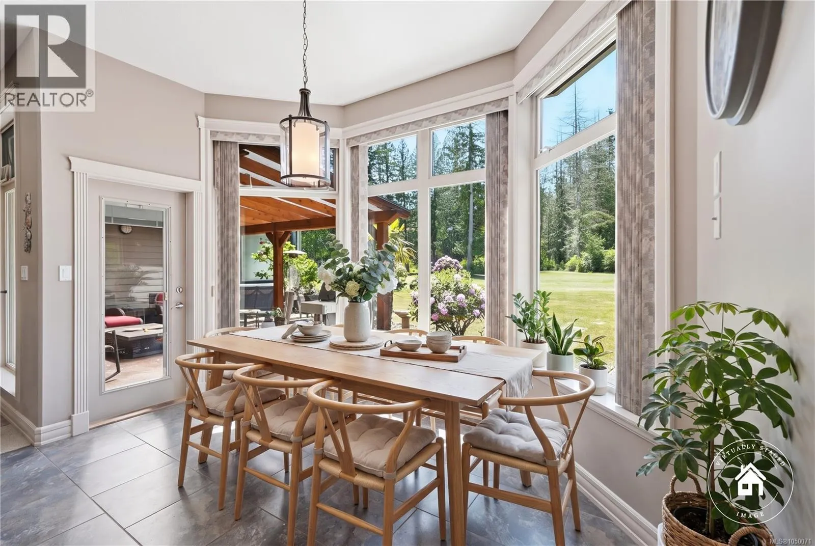 990 View Rd