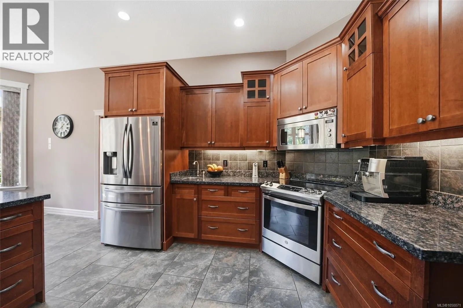 990 View Rd