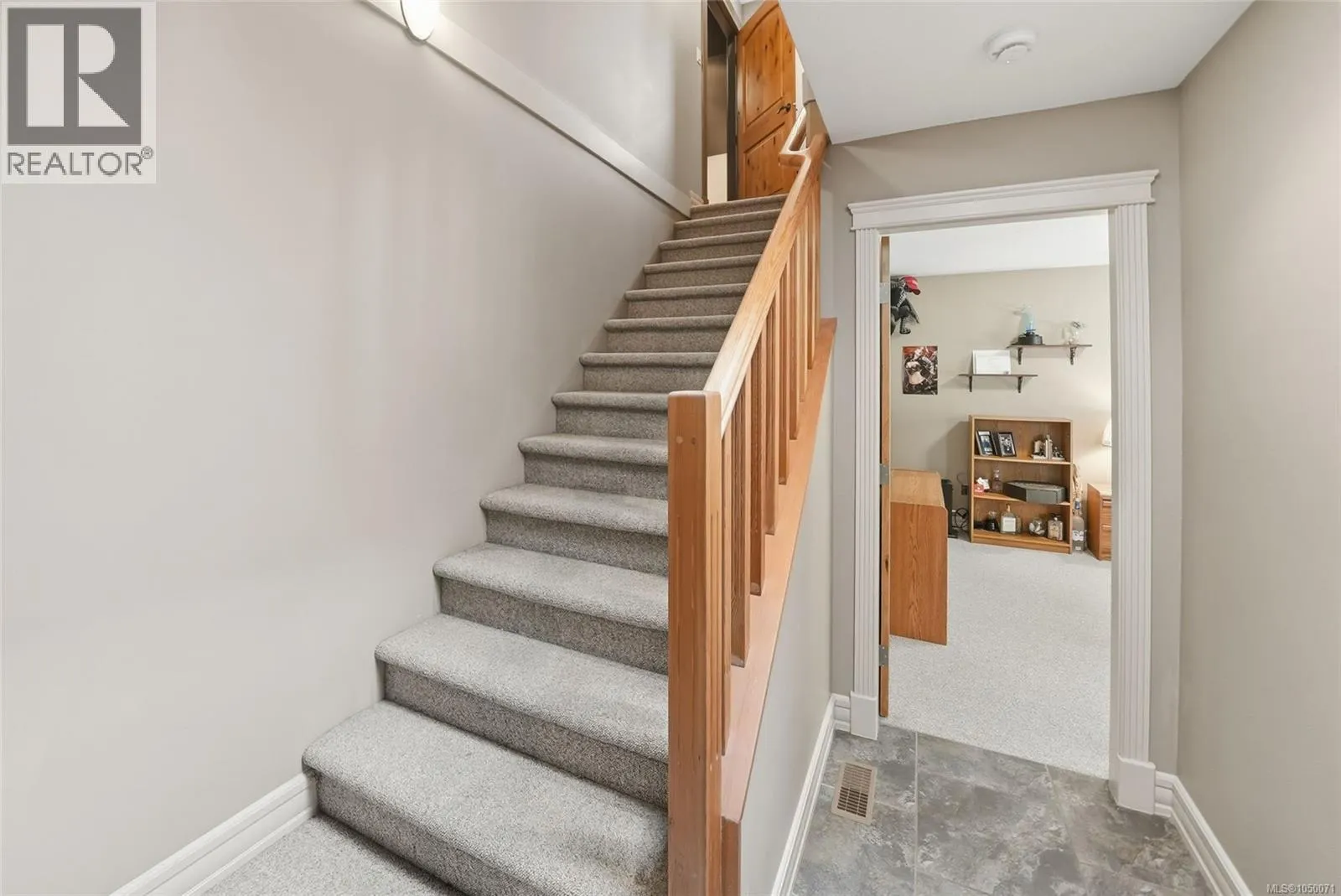 990 View Rd