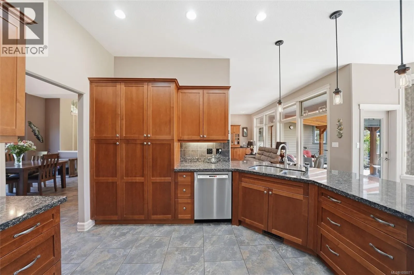 990 View Rd